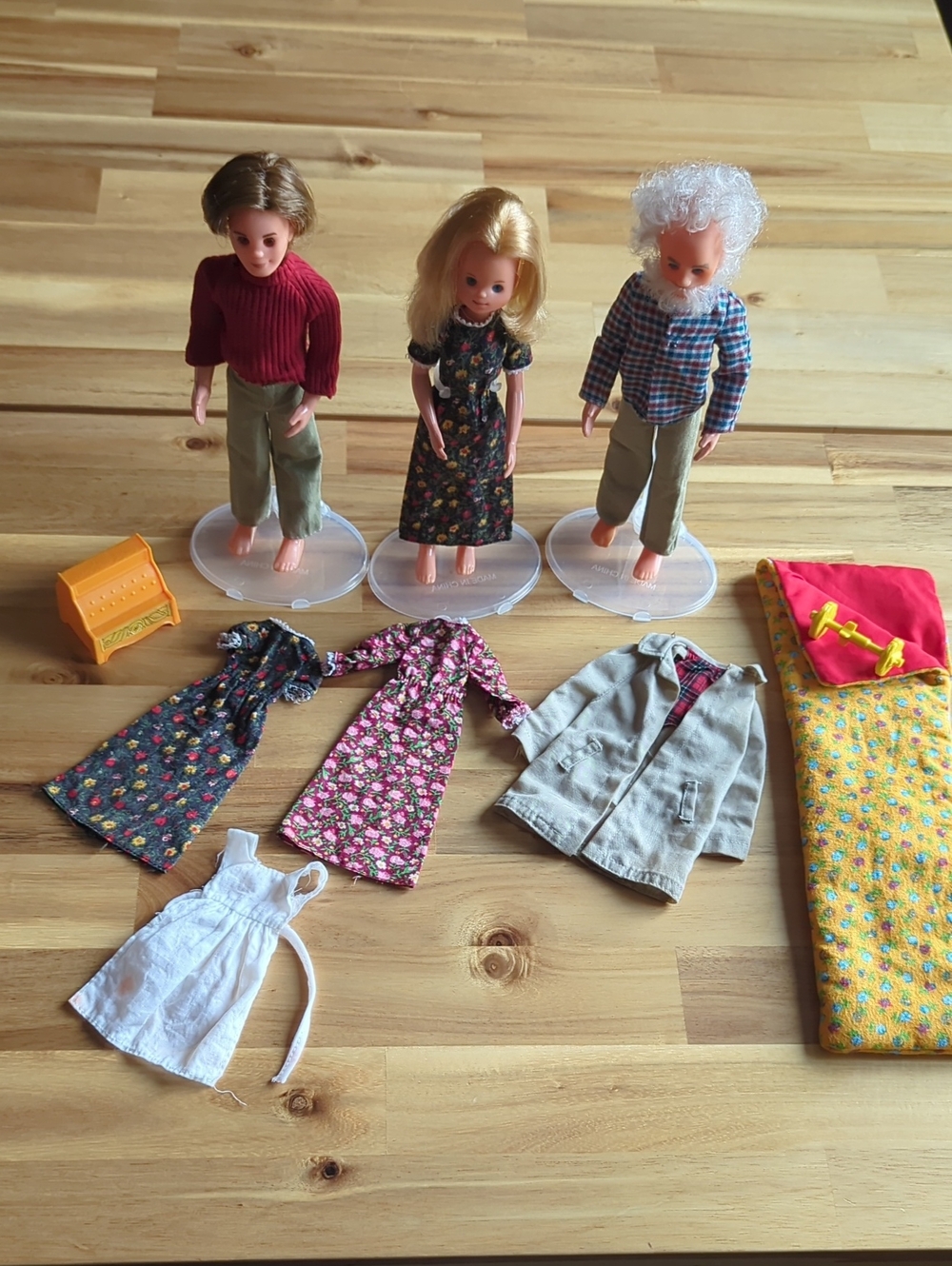 Mattel Sunshine Family 1973-1975 Lot with Clothes Accessories And Stands